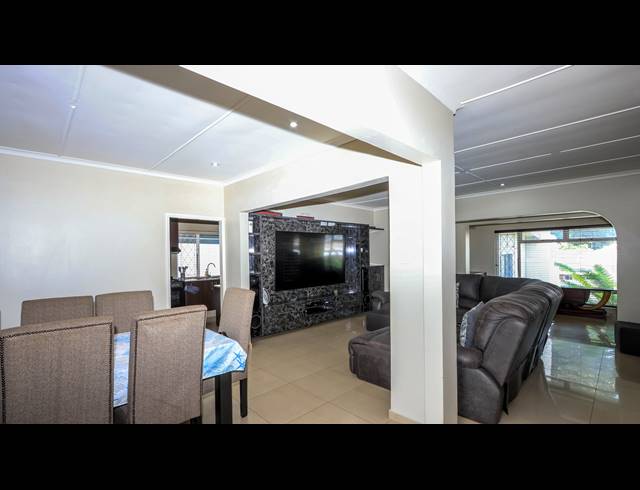 4 BEDROOM FREEHOLD FOR SALE IN HERRWOOD PARK